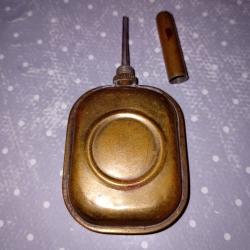 Petit huilier plat en laiton