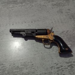 Revolver cal 36 poudre noire avec poire à poudre noire vide