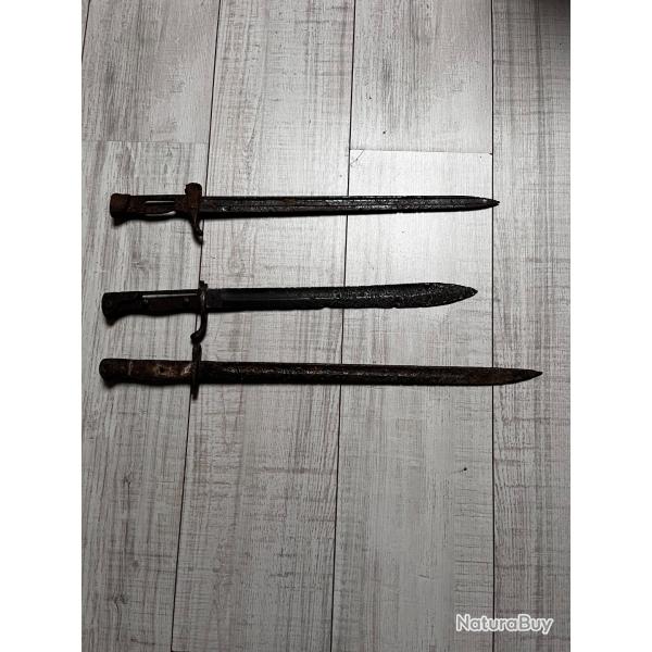 Lot de trois ba�onnettes, pi�ces de terrain, fran�aise, allemande, us,ww1 ww2.