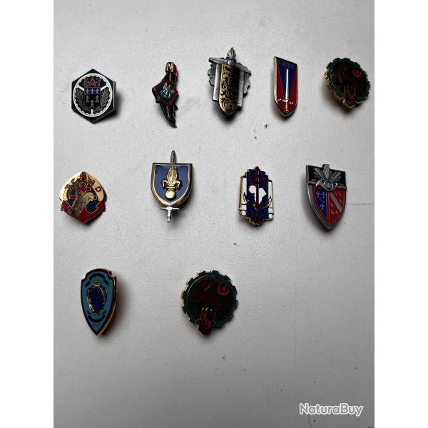 Lot d'insignes, pucelles arthus Bertrand, �ditions atlas.