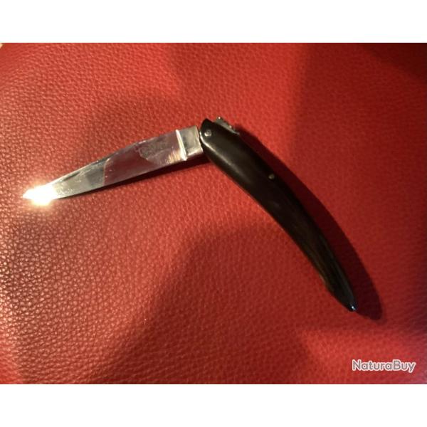 Tr�s beau couteau artisanal mouche forg�e corne  �tui gros cuir