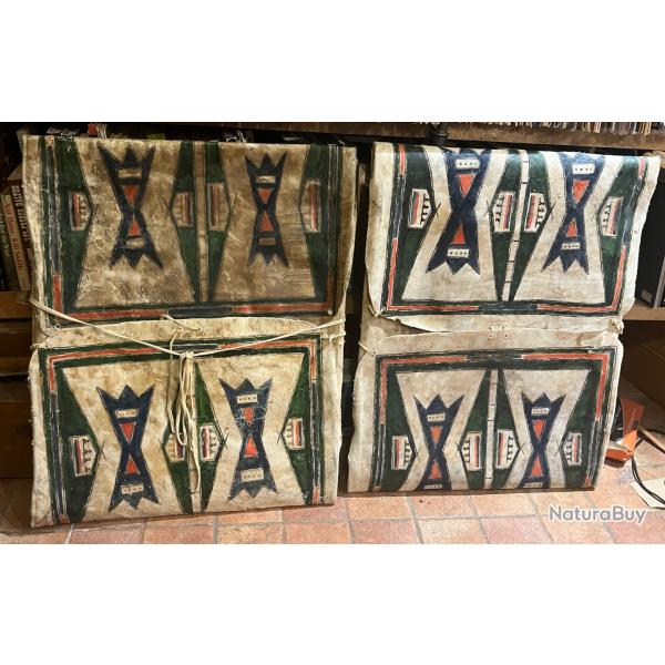 Exceptionnelle paire de pare fl�ches indien des plaines Cheyenne en rawhide de bison