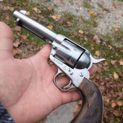 Revolver colt single action army modèle 1873 SAA frontière calibre 44/40 Winchester