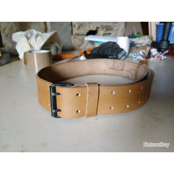 Ceinturon cuir arm�e fran�aise mod�le 1945 neuf 105cm