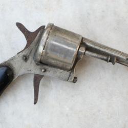 Très rare petit revolver air comprimé type Lefaucheux avec poire interne CAE25PIS001