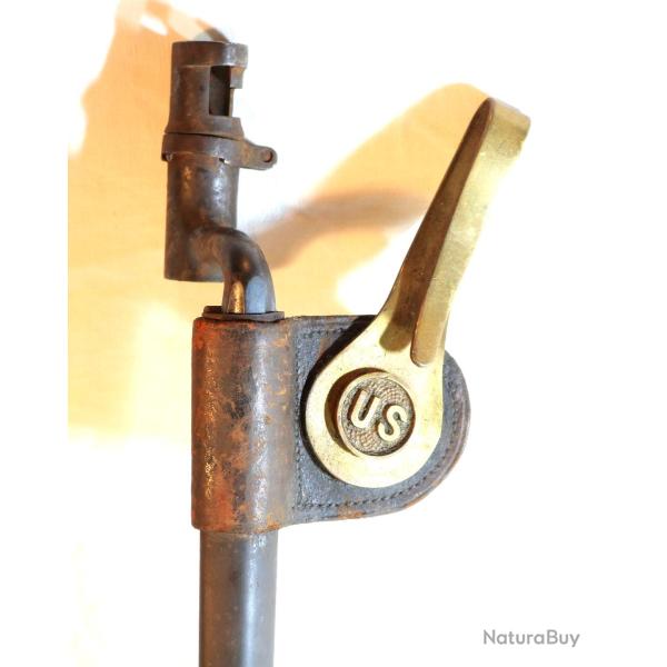 US ARMY Ba�onnette douille Trapdoor M1873 RARE porte fourreau 1er type grand crochet SCN25BAI002