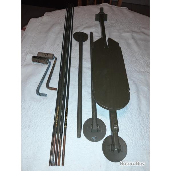 Sac avec sections d'antenne et Si�ge de g�n�ratrice Militaria US GN 58 A GY