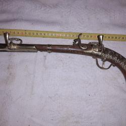 Porte manteaux en forme de pistolet poudre noire