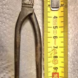 Moule a balle pour coffret calibre environ 8mm?? avec tire balle