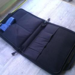 Malette / Housse semi rigide 36x28cm en cordura et mousse noir pour pistolet .