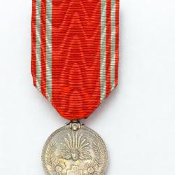 (122.002) M&eacute;daille japonaise de la croix rouge