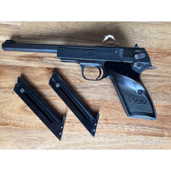 Pistolet MAB modle F - calibre 22 lr avec deux chargeurs