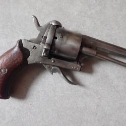 Revolver à broche. Calibre 7 mm. Poinçon : U couronné