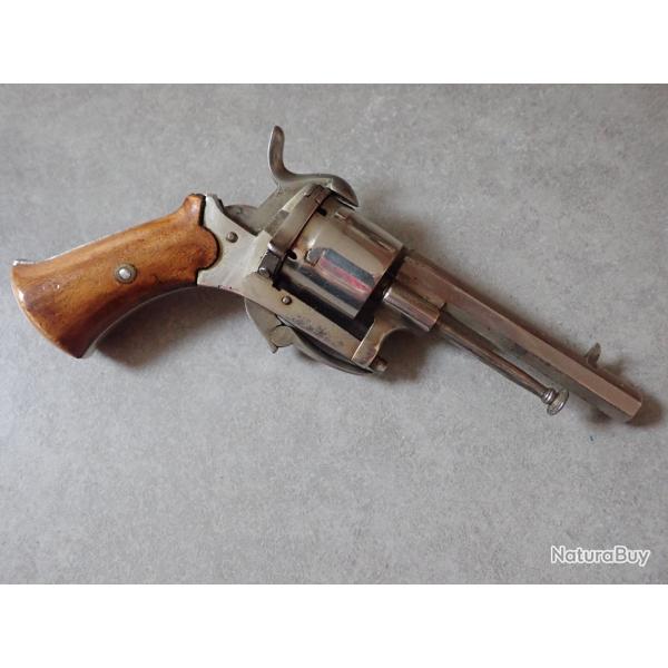 Revolver  broche. Calibre 7 mm. Pas de poinon