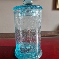 Bonbonni&egrave;re pour enfants m&eacute;ritants en verre bull&eacute; de Biot, dit pot apothicaire avec son couvercle