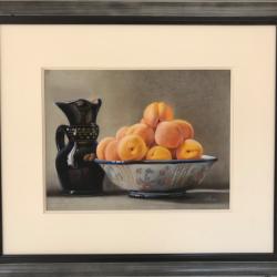 Nature morte aux pêches.Daniel SOLNON ( né en 1947).Pastel signé et encadré.