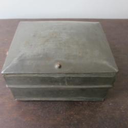 Boite en tôle style malle art populaire 1900