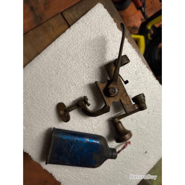 2 outils rechargement anciens pour calibre 12/16