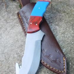 Couteau de Chasse à dépecer Crochet Lame Acier Carbone 1055 Manche Résine Etui Cuir Artisanat