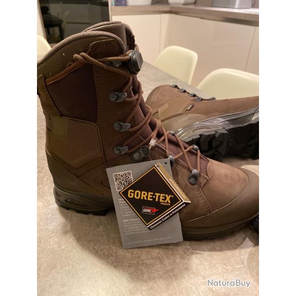 CHAUSSURE MILITAIRE en GORE-TEX marque HAIX NEUVE