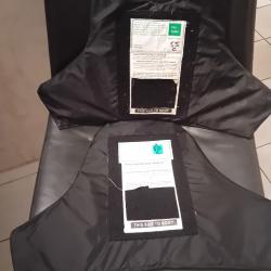 Enchère lot de 2 plaques balistiques 3a contre les armes de poings et les lames  47X36 et 47x30 cm