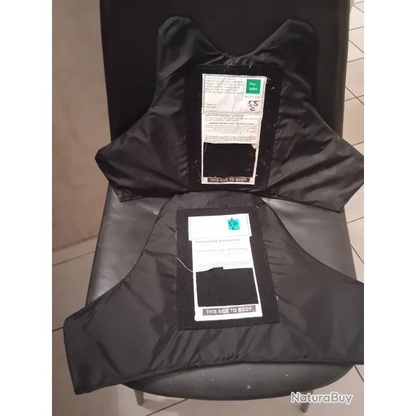 Enchre lot de 2 plaques balistiques 3a contre les armes de poings et les lames  47X36 et 47x30 cm
