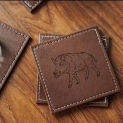 Sous-verres x4 en similicuir - Motif Chasse : Sanglier / Chevreuil / Bécasse / Bois de cerf