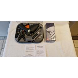 Pistolet colle "Fischer Darex" mod&egrave;le 2531 avec accessoires +1 paquet de 32 b&acirc;tons de colle 12mm