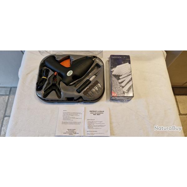 Pistolet colle "Fischer Darex" mod�le 2531 avec accessoires +1 paquet de 32 b�tons de colle 12mm