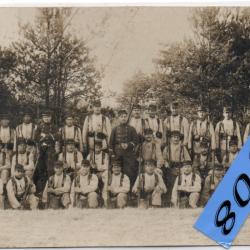 CPA -Photo Militaire - Un Groupe Soldats - N&deg;4437