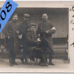 CPA -Photo Militaire - Un Groupe Soldats - N&deg;4438
