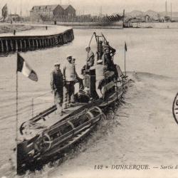 CPA - Marine de Guerre - Le Sous-Marin Sortie du " Phoque " - N&deg;4444