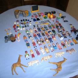 Jouets: Lot Playmobil (personnages, animaux et accessoires), 157 pi&egrave;ces