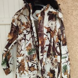 Tenue de chasse hiver blanche et feuillage