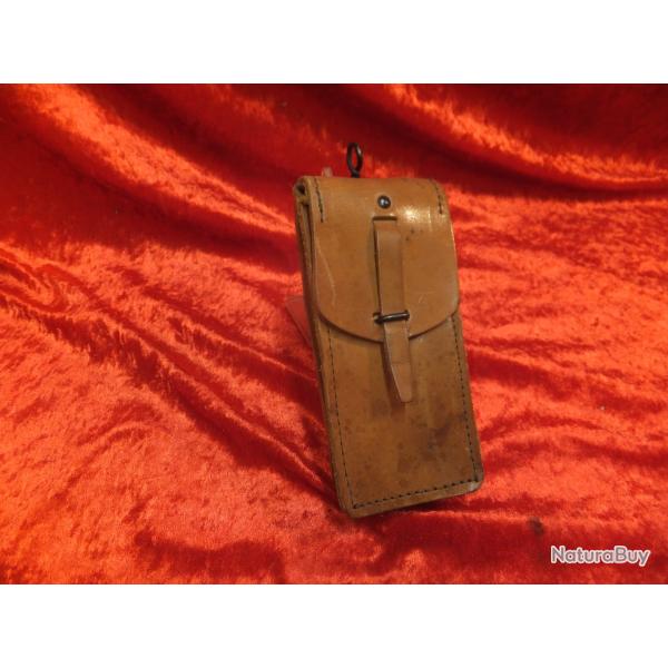 TROUSSE DE NETTOYAGE MAT 49. Contient : burette huile vide, tiges, chargette.