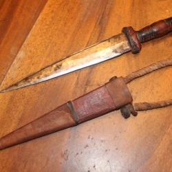 Couteau d&eacute;coratif africain