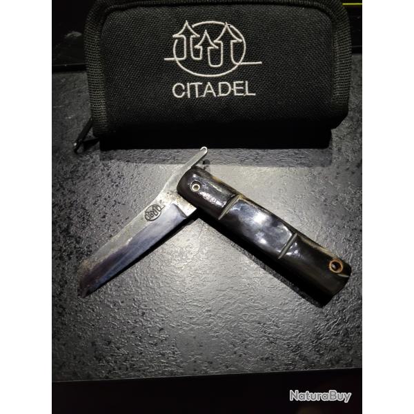 Couteau japonais ( BOTE FRANAISE FABRIQU AU CAMBODGE) MANCHE CORNE DE BUFLE