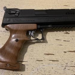 Pistolet à air comprimé Zoraki HP 01 V2 Ultra 4.5 mm avec manche bois, canon court et canon long.