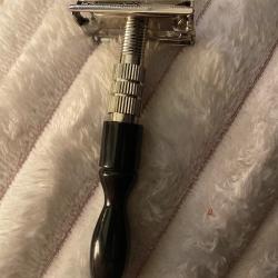 Rasoir 19 R Corne Modele papillons vendu sans  lame