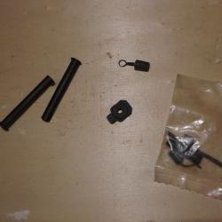 PETIT LOT DE PIECES D'USURE POUR FAMAS F1