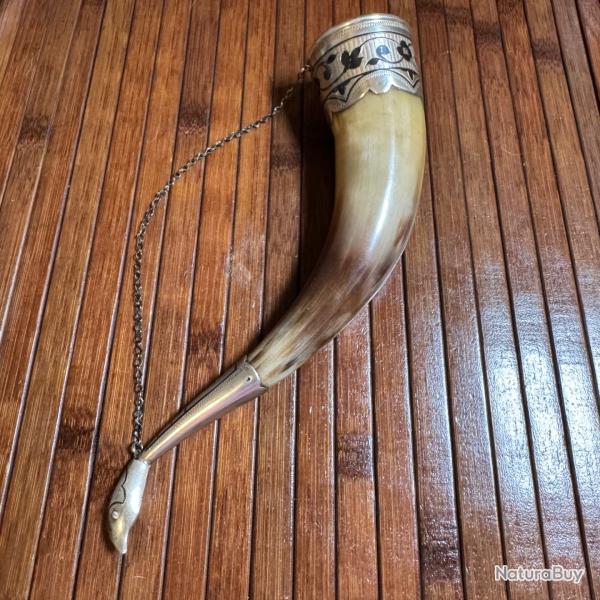 CORNE A BOIRE TRADITIONNELS RUSSE EN CORNE NATURELLES ET ARGENT RUSSE IMP�RIALE 875/1000 Poin�ons