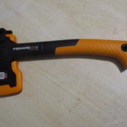 hache fiskars x14 neuve