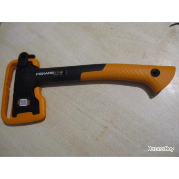 hache fiskars x14 neuve