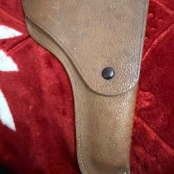 Un magnifique étui en cuir pour pistolet Browning modelle 10/22.