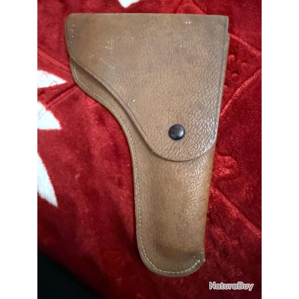 Un magnifique tui en cuir pour pistolet Browning modelle 10/22.
