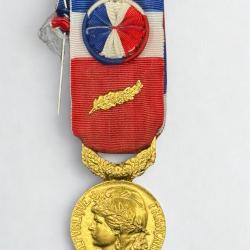 (45.004) Médaille d'honneur du travail