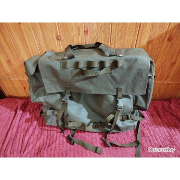 Sac  dos surplus militaire de l' arme Suisse Capacit environ 35L avec revtement Anti pluie