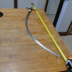 sabre oriental à forte courbure sans fourreau