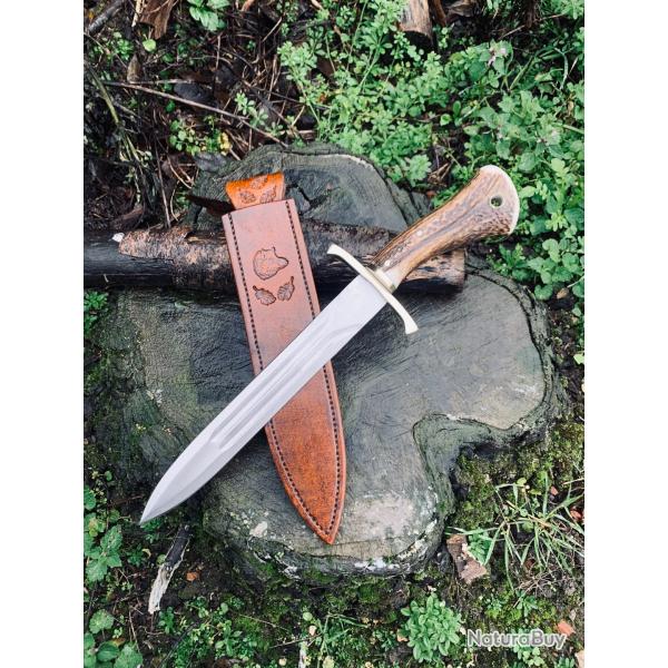 dague de chasse d'artisan / bois de cerf, gravure sanglier, feuilles de chne