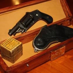 superbe revolver 6mm en COFFRET